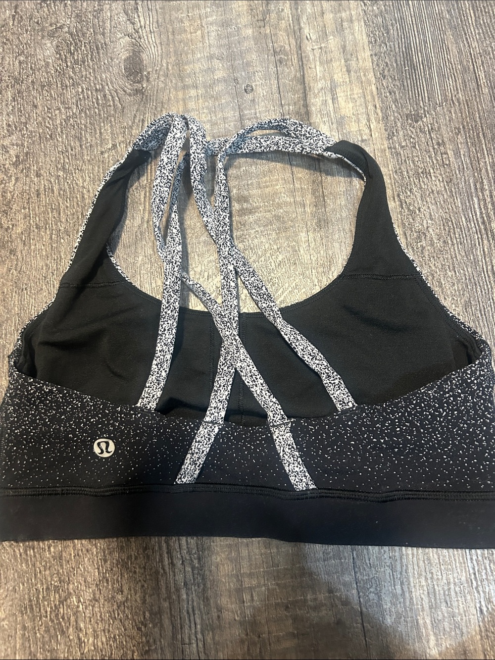 lululemon athletica Black & White Ombre Strappy Energy Sports Bra size 6 EUC - Picture 2 of 3